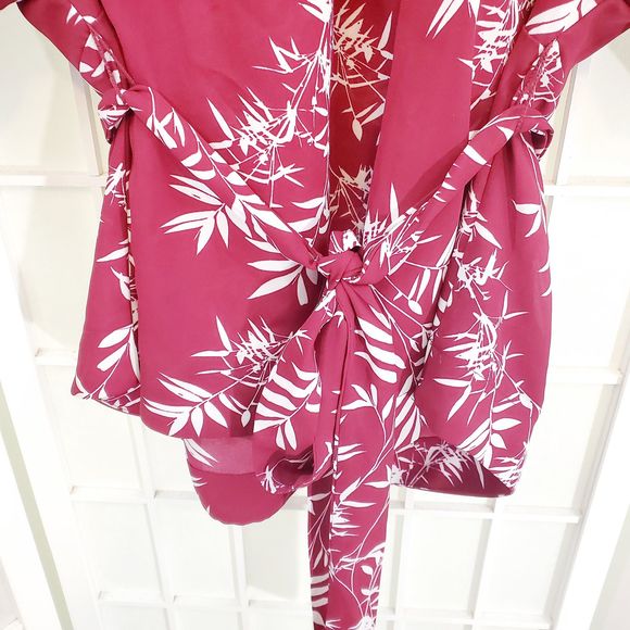 Worthington Floral Belt Front Blouse Size; Medium - Picture 4 of 7